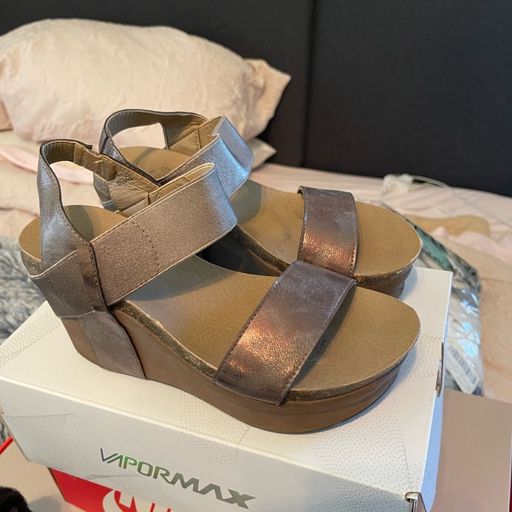 Stylish Metallic Sandals